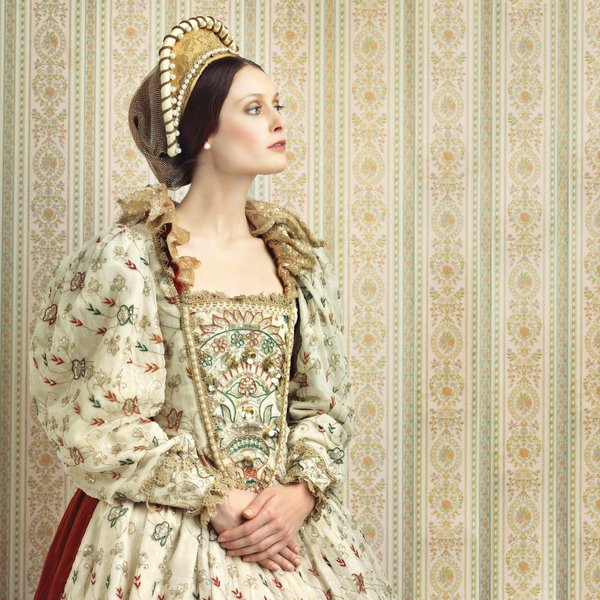 Which historic homes in the Cotswolds provide the most detailed Victorian era living history experiences?